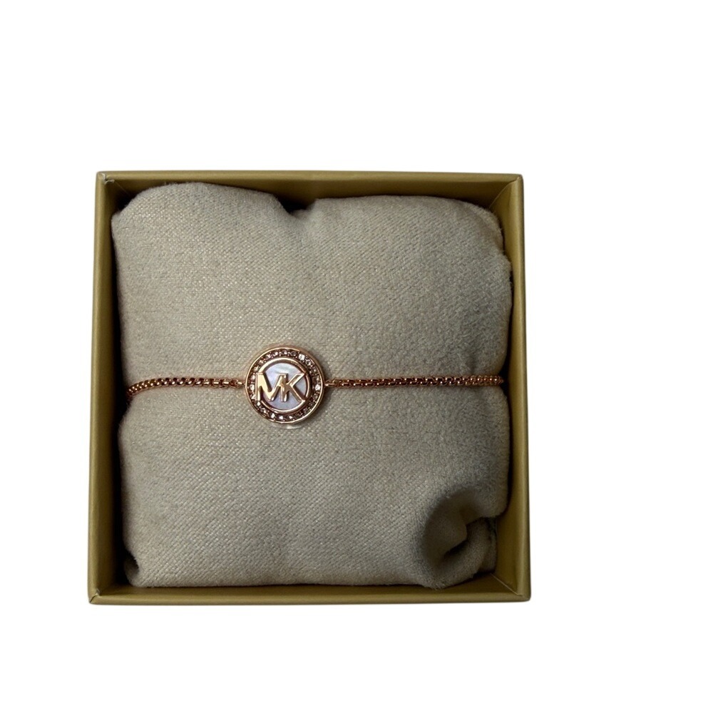 Michael Kors Elegant Gold Bracelet with Logo Charm rose gold color - Picture 3 of 11
